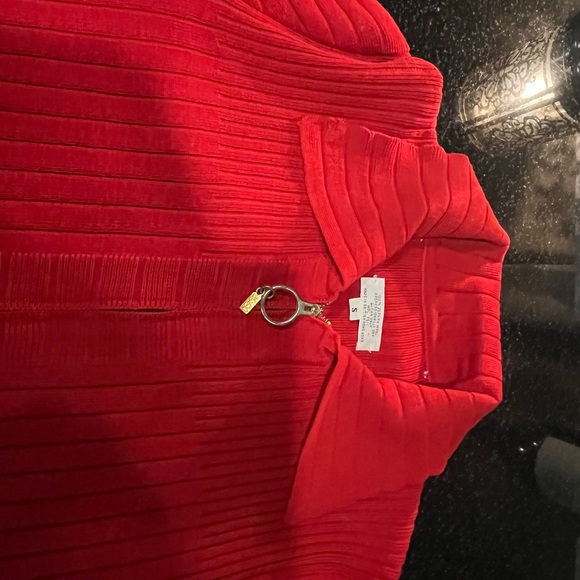Chic Red Ribbed Jacket - Picture 9 of 10